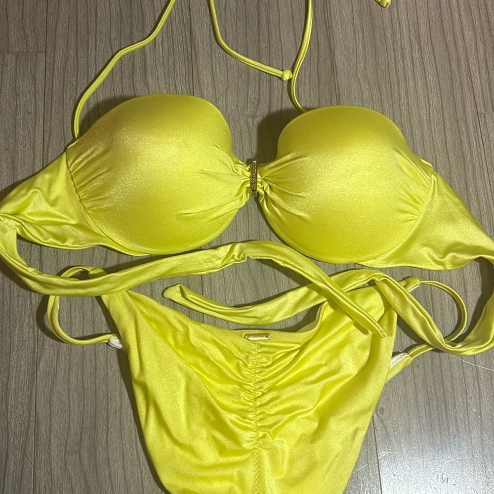 Never worn Victoria’s Secret swimsuit, 34/36D +bottoms in Sz L